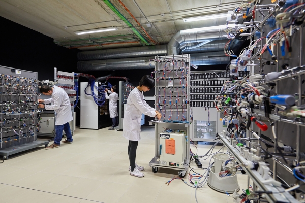 Laboratorio de pruebas electroquímicas para baterías y supercondensadores