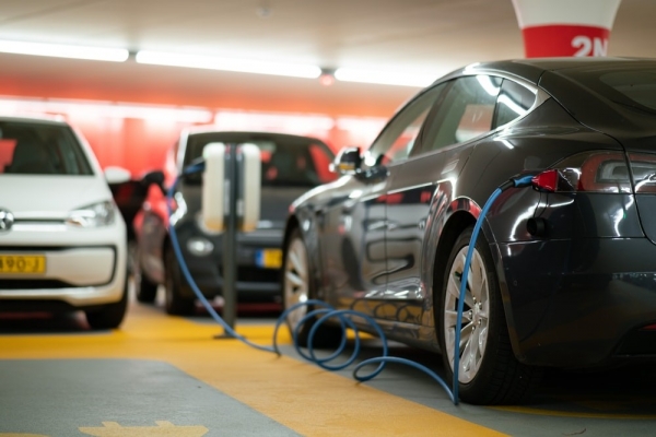 Major manufacturers speed up towards electric vehicles