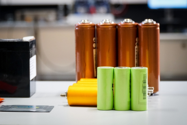 Which format do the major battery cell manufacturers bet on? Prismatic, cylindrical or pouch?