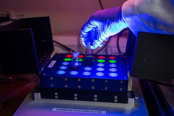 Un experimento fallido conduce a un descubrimiento químico que podría transformar la fabricación de medicamentos