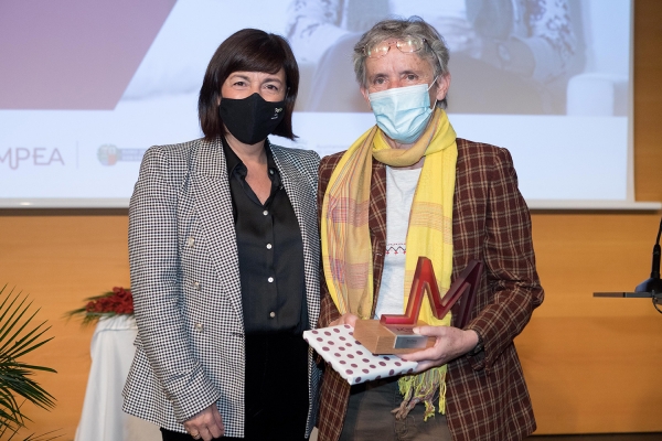 Elena Palomo, researcher at CIC energiGUNE, awarded with the AMPEA “Women in Science” prize