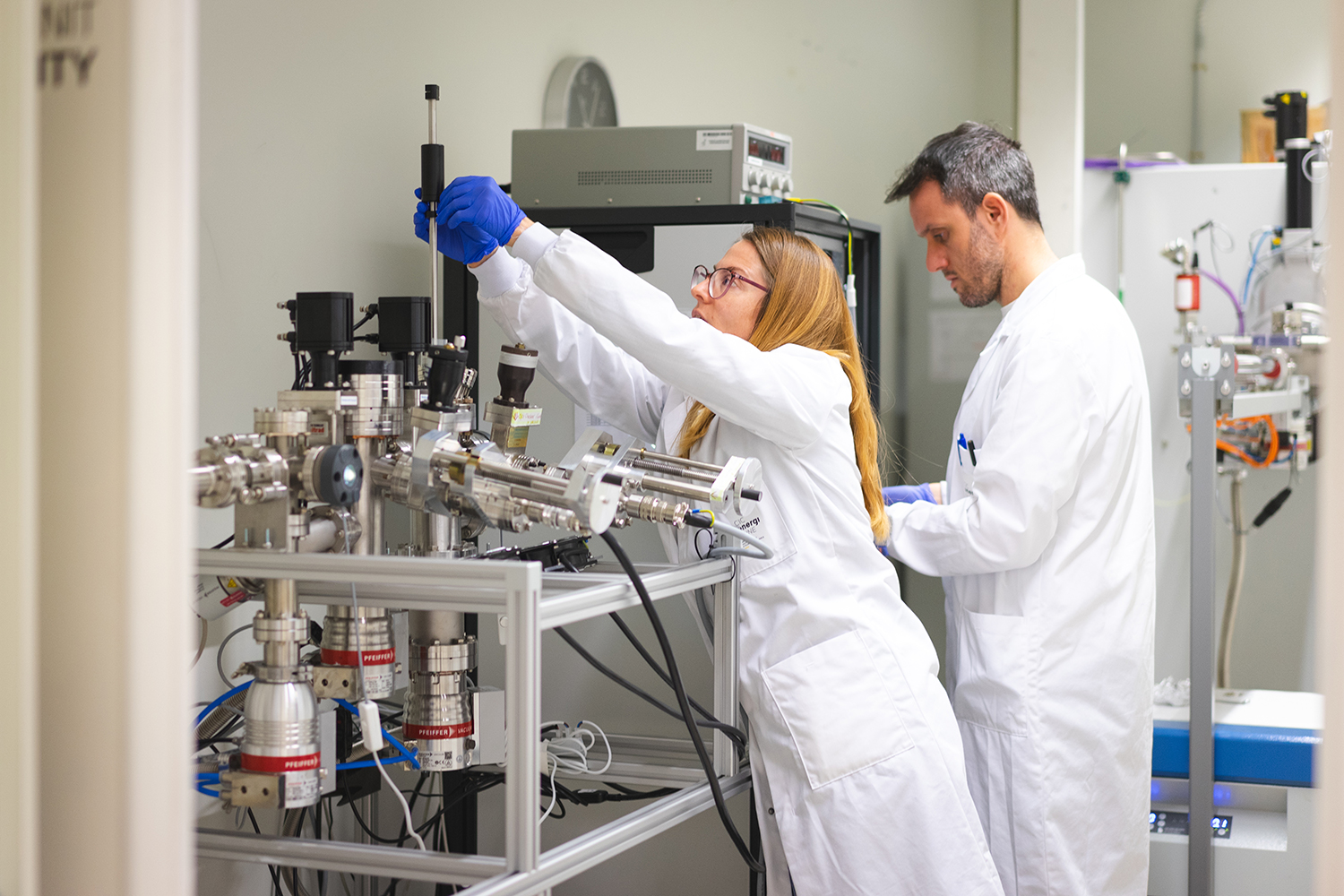 CIC energiGUNE manages to manufacture the first thin sodium metal anode at  microscale and opens the door to the development of flexible solid-state  batteries with sodium-ion technology | CIC energiGUNE